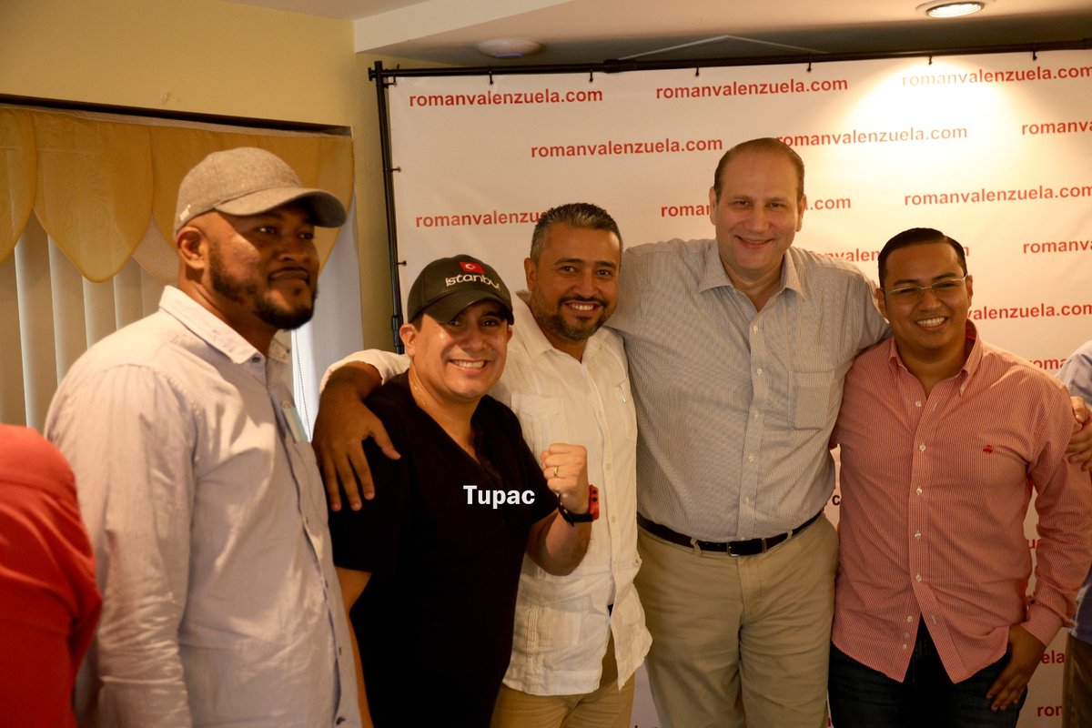 RomanCandidato's tweet photo. Mi solidaridad para Tupac Padilla quien ha sido despedido por el alcalde @OficialRobertoC de gerencia de Participación Ciudadana. Es triste que autoridades y precandidatos de #Libre no apoyen en este momento a Tupac quien hacía un excelente trabajo en un espacio asignado a #Libre https://t.co/KDEArWHMg9