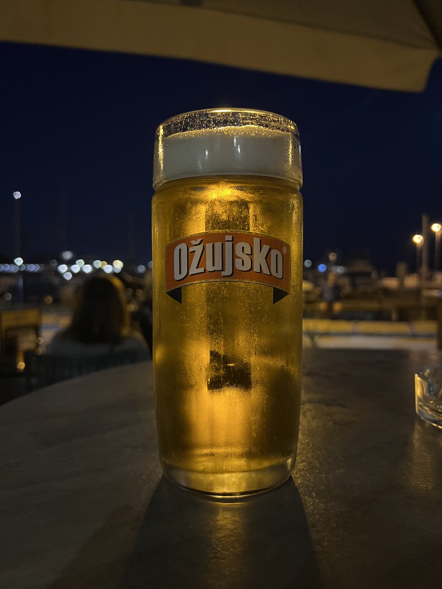 RanasTweets's tweet photo. Siegerbier! #SCRtra https://t.co/KFCkz1daAk