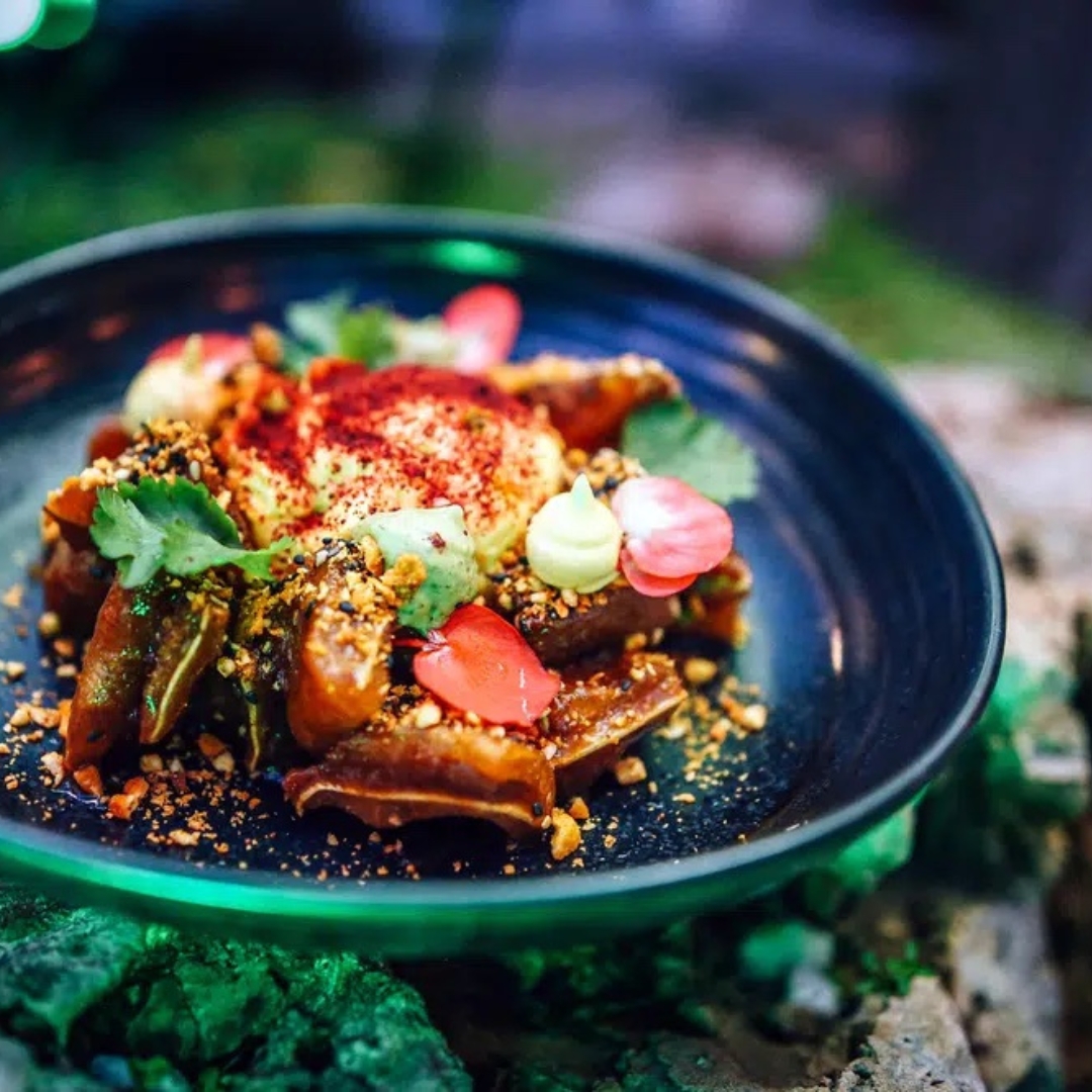 🍽️ Oreja Ibérica Agridulce con espuma de maiz, mojo verde canario, mojo de ají amarillo y polvo de maiz azul

Reservas: i.mtr.cool/yjpxhqvqcz

#Mastropiero #Cáceres #mastropierogastrobaryjardín #mastropierogastrobar