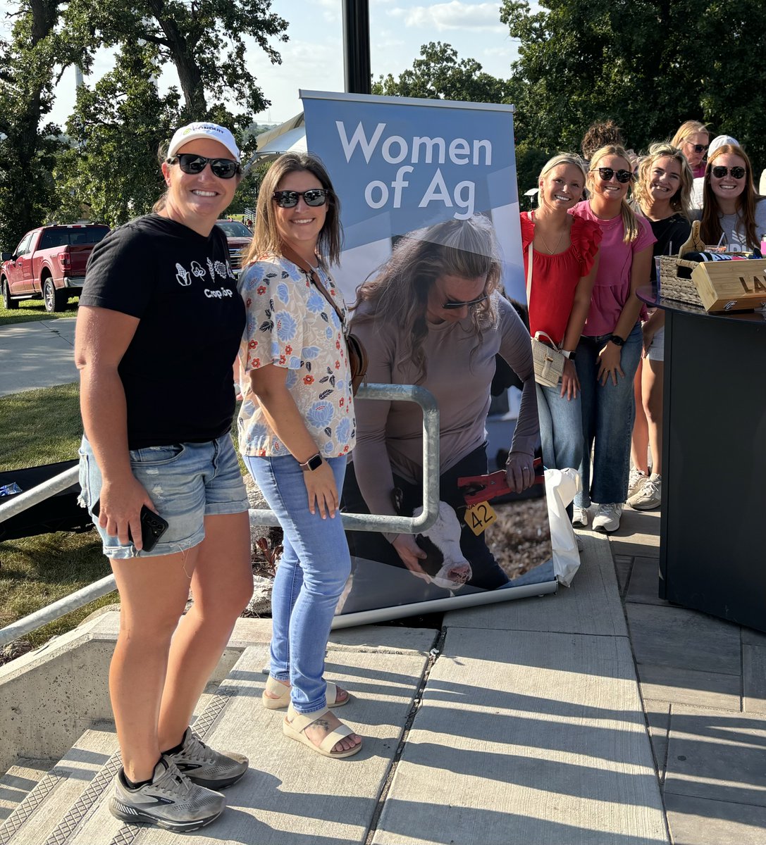 LandusAg's tweet photo. What a night at the Iowa State Fair! Our Women in Ag social was filled with great conversations and laughs! It’s always a good time when you gather such an incredible group of individuals. Cheers to our amazing women in ag! #WomenInAg #FarmHers https://t.co/qzdre6Fa10