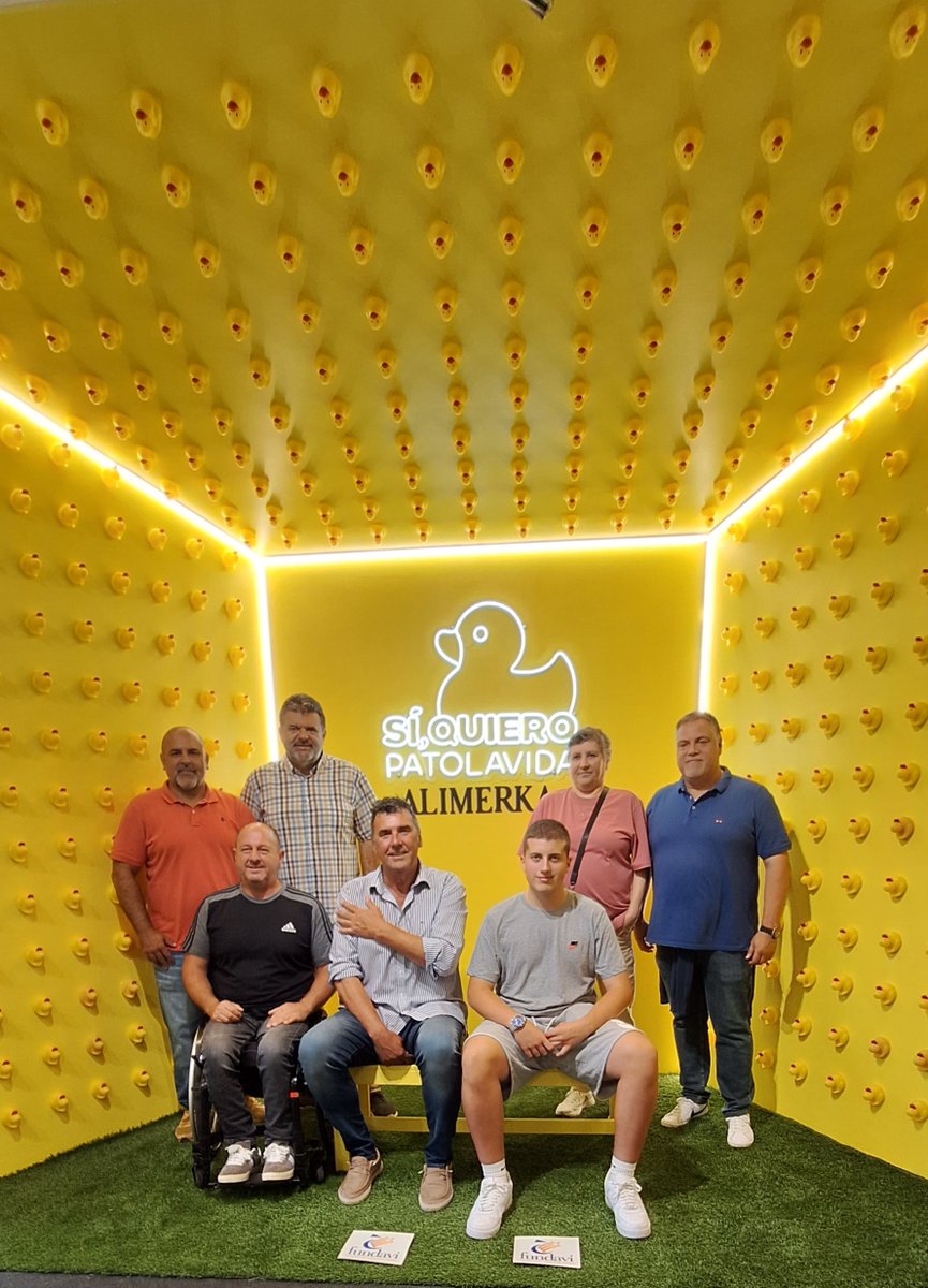 alimerka's tweet photo. ¡Seguimos recibiendo visitas especiales en nuestro stand de #FIDMA2024! 🎉 Los chicos de @FundaviAviles1 vinieron esta semana a disfrutar de un día lleno de sonrisas y de nuestro “¡#PATOLAVIDA!” 🐤✨.
 
¡Gracias por dejarnos ser parte de vuestra historia! 💛
#AlimerkaFIDMA2024 https://t.co/WJqOthP0ps