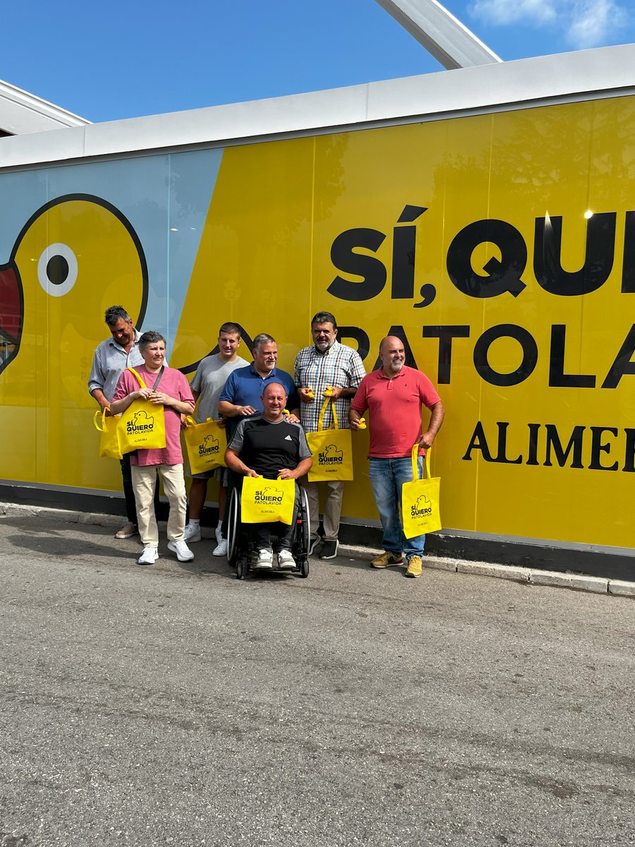 alimerka's tweet photo. ¡Seguimos recibiendo visitas especiales en nuestro stand de #FIDMA2024! 🎉 Los chicos de @FundaviAviles1 vinieron esta semana a disfrutar de un día lleno de sonrisas y de nuestro “¡#PATOLAVIDA!” 🐤✨.
 
¡Gracias por dejarnos ser parte de vuestra historia! 💛
#AlimerkaFIDMA2024 https://t.co/WJqOthP0ps