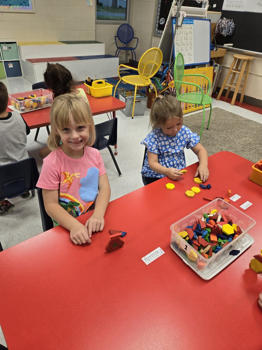 MsLieferKdg's tweet photo. Pattern blocks for kdg math this week. #redbud132 https://t.co/P2XevSNImj