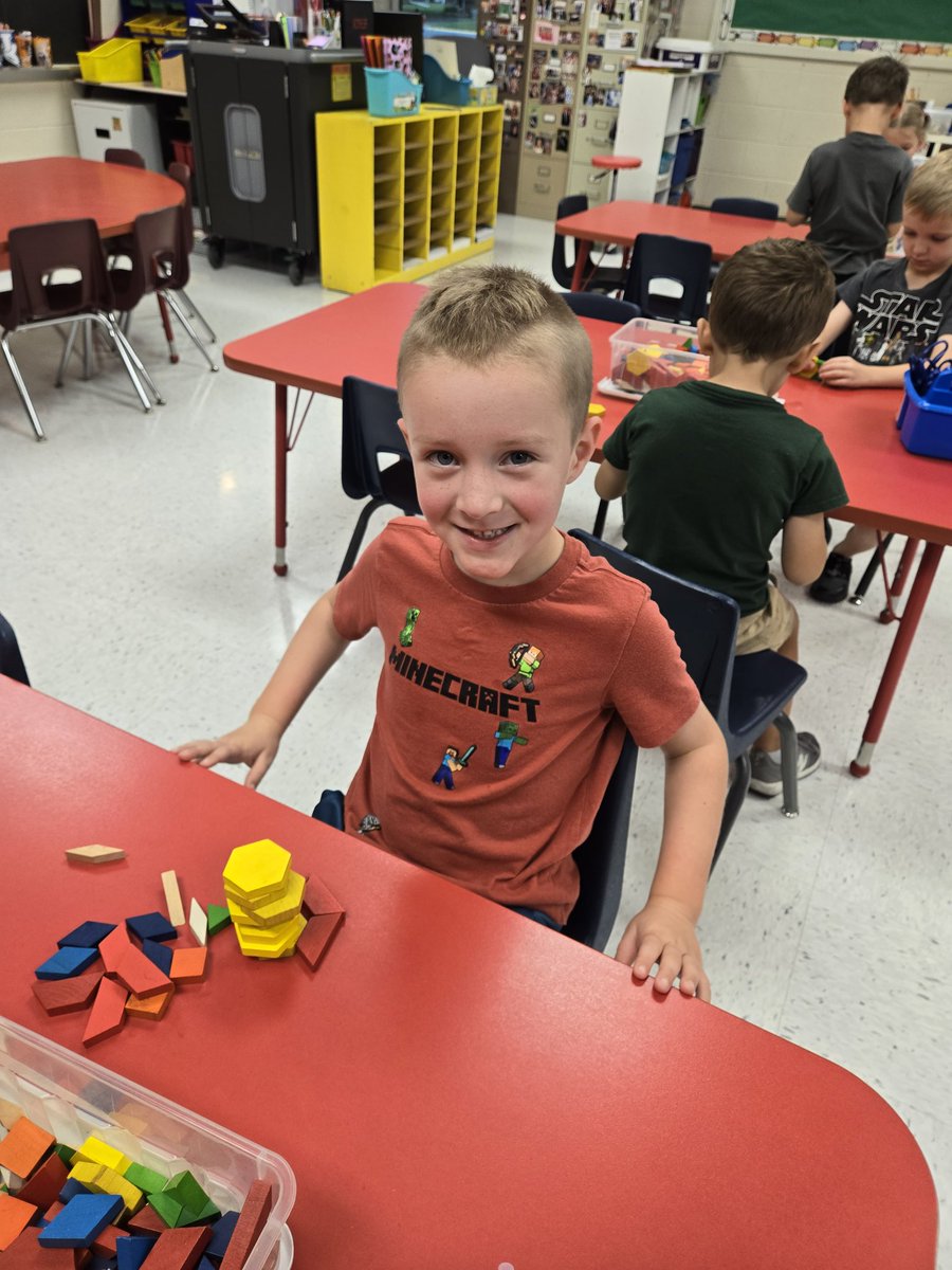 MsLieferKdg's tweet photo. Pattern blocks for kdg math this week. #redbud132 https://t.co/P2XevSNImj