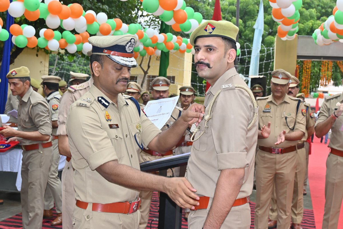 Ashish4cop's tweet photo. Received DGP Sir's Commendation disc (Silver) on the occasion of 15 August. 🥇 https://t.co/ct1nYBBvGl