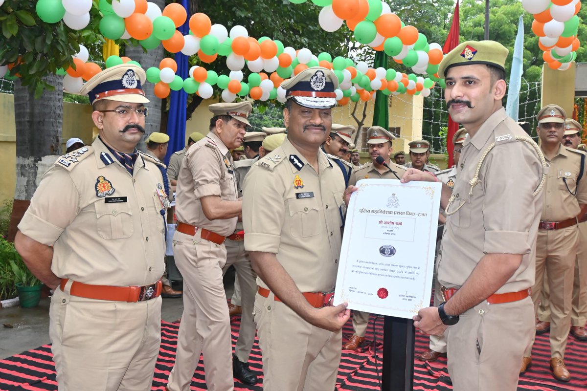 Ashish4cop's tweet photo. Received DGP Sir's Commendation disc (Silver) on the occasion of 15 August. 🥇 https://t.co/ct1nYBBvGl
