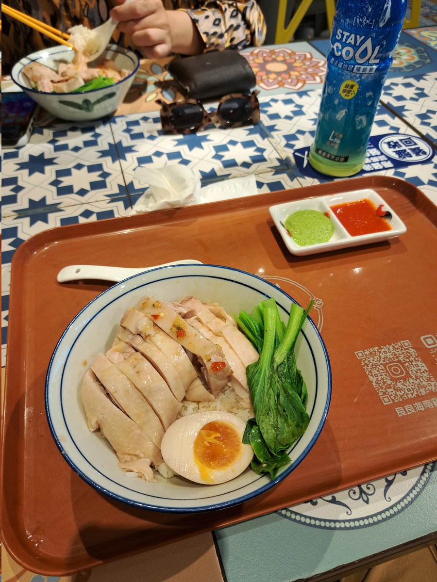 Gary____0427's tweet photo. 跟 @Minako40898290 出遊一趟回來體重漲了三公斤（是真的🥲
按順序排了這幾天吃到最好吃的東西前四名，沒什麼台灣食物好好笑 https://t.co/nu01vvl9MF