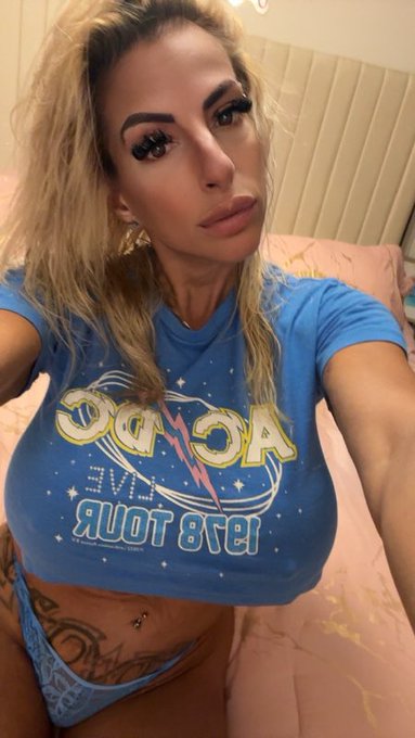 Feeling absolutely unstoppable in this shirt&mdash;it's giving me major music video vibes! 💃✨ #FeelingFabulous<a href="/tag/feelingfabulous"class="tags"><span>#feelingfabulous</span></a><a href="/tag/slaytheday"class="tags"><span>#slaytheday</span></a><a href="/tag/musicvideomomen"class="tags"><span>#musicvideomomen</span></a>