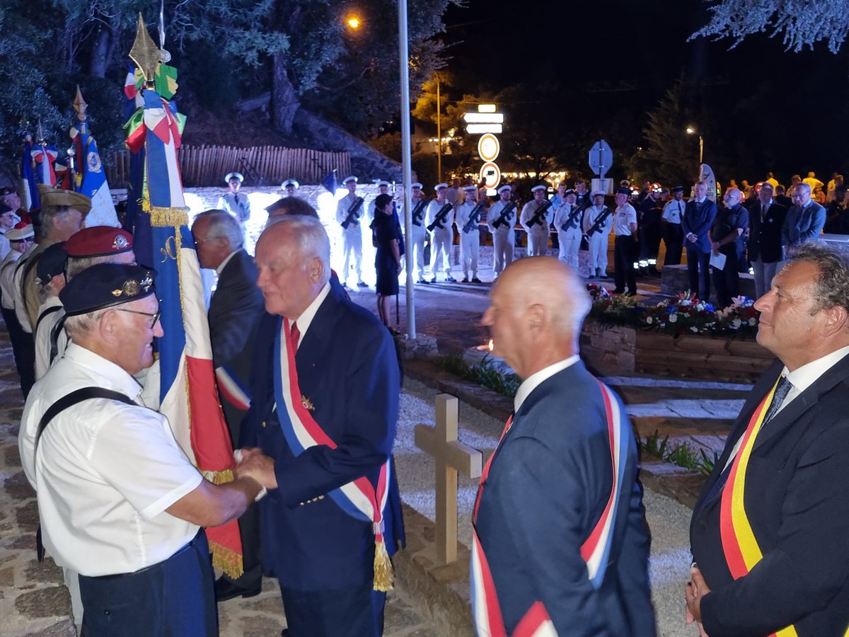 ChCambon's tweet photo. 80eme anniversaire du Débarquement de Provence au #RayolCanadel avec le Sénateur Guiol et @MIRALLESMP devant la Nécropole où reposent des Commandos d'Afrique, qui ont pris d'assaut le Cap Nègre. Ne pas oublier ceux qui ont contribué à la Libération 🇨🇵 au prix de lourds sacrifices https://t.co/M1k4OETeng
