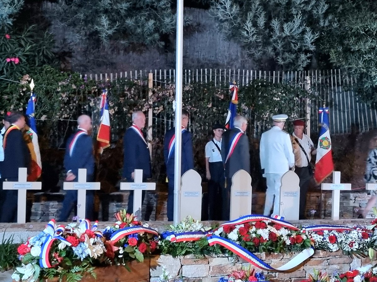 ChCambon's tweet photo. 80eme anniversaire du Débarquement de Provence au #RayolCanadel avec le Sénateur Guiol et @MIRALLESMP devant la Nécropole où reposent des Commandos d'Afrique, qui ont pris d'assaut le Cap Nègre. Ne pas oublier ceux qui ont contribué à la Libération 🇨🇵 au prix de lourds sacrifices https://t.co/M1k4OETeng