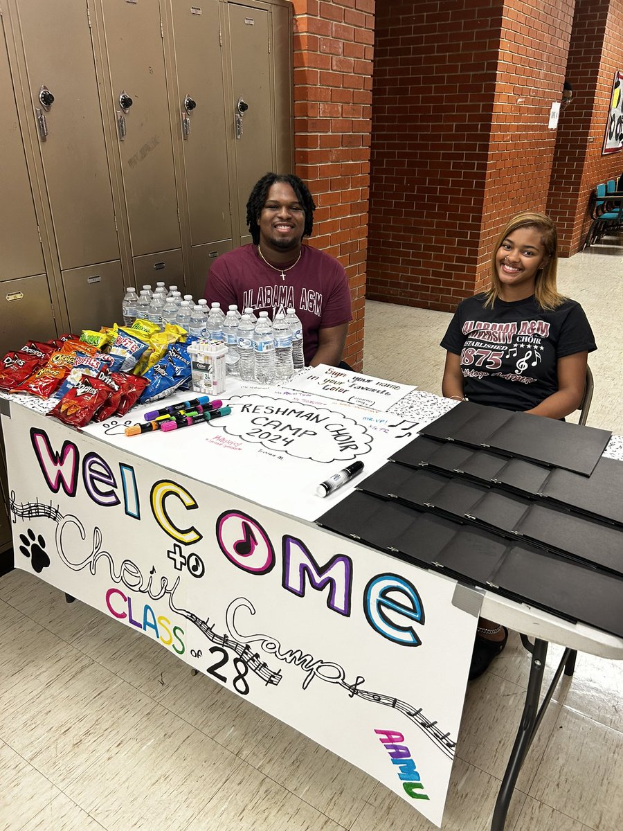 AAMUCHOIR_'s tweet photo. Last week, our Alabama A&amp;M University Choir freshman took on a  whirlwind of rigorous training as they prepared for the Freshman Convocation, the Torch Lighting Ceremony! We proudly welcomed 18 new members from the Class of '28 into the University Choir… https://t.co/VbYgZJjmkT
