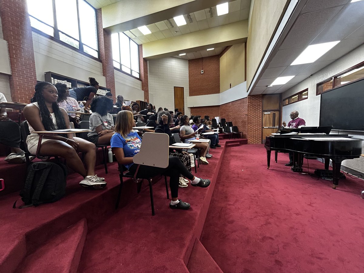 AAMUCHOIR_'s tweet photo. Last week, our Alabama A&amp;M University Choir freshman took on a  whirlwind of rigorous training as they prepared for the Freshman Convocation, the Torch Lighting Ceremony! We proudly welcomed 18 new members from the Class of '28 into the University Choir… https://t.co/VbYgZJjmkT
