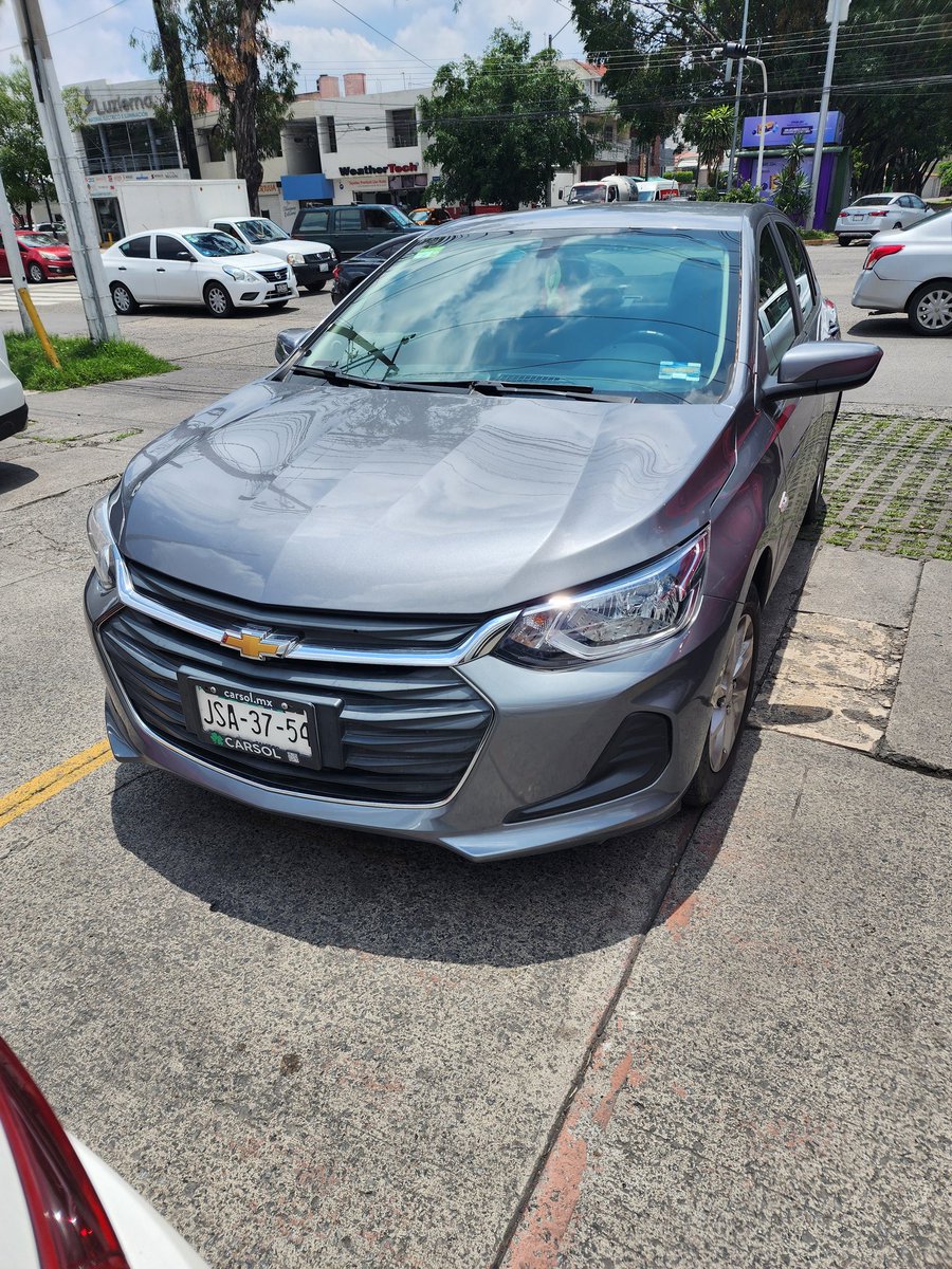 Kurt89Wallach's tweet photo. @Trafico_ZMG @JaliscoVial @MovilidadZap Chevrolet Onix placas JSA3754. Obstruye salida de vehículo en carnicería, bloqueando banqueta y negándose a moverse, alegando "tener prisa" cuando el carro de adelante iba de salida, al enterarse que vialidad venía en camino, huye... https://t.co/imAGO33SYa