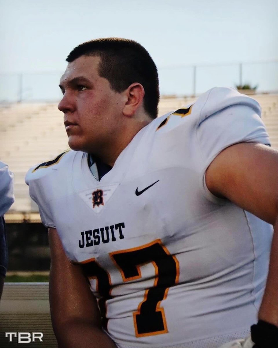 RafaelCast9942's tweet photo. Junior season @BelenJesuitFB https://t.co/UKysf5HlVB