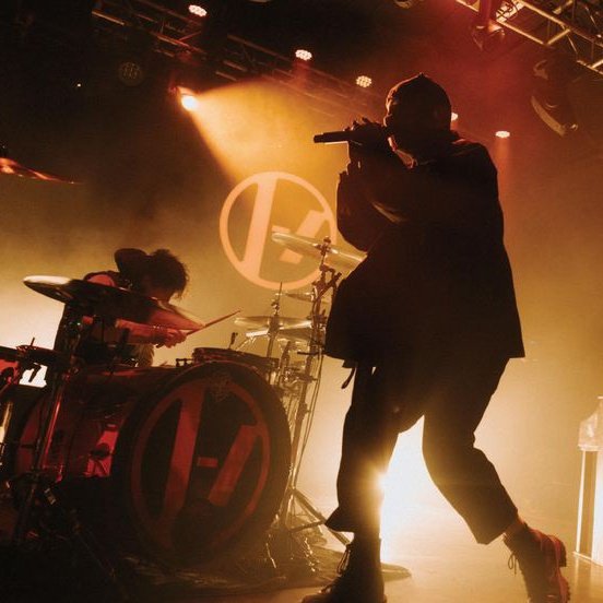 jwjxmimi's tweet photo. holi, acá Noe (20//bs.as) los sigo desde finales del 2013 con Vessel (mi álbum fav), aún no tuve la suerte de verlos y espero conseguir entradas en el movistar arena jsjs (es llanto) uno de mis 8938 temas favoritos es Air Catcher. Espero conocer a más mutis 🤍 #integraciontoparg https://t.co/xqTHTyhHMs
