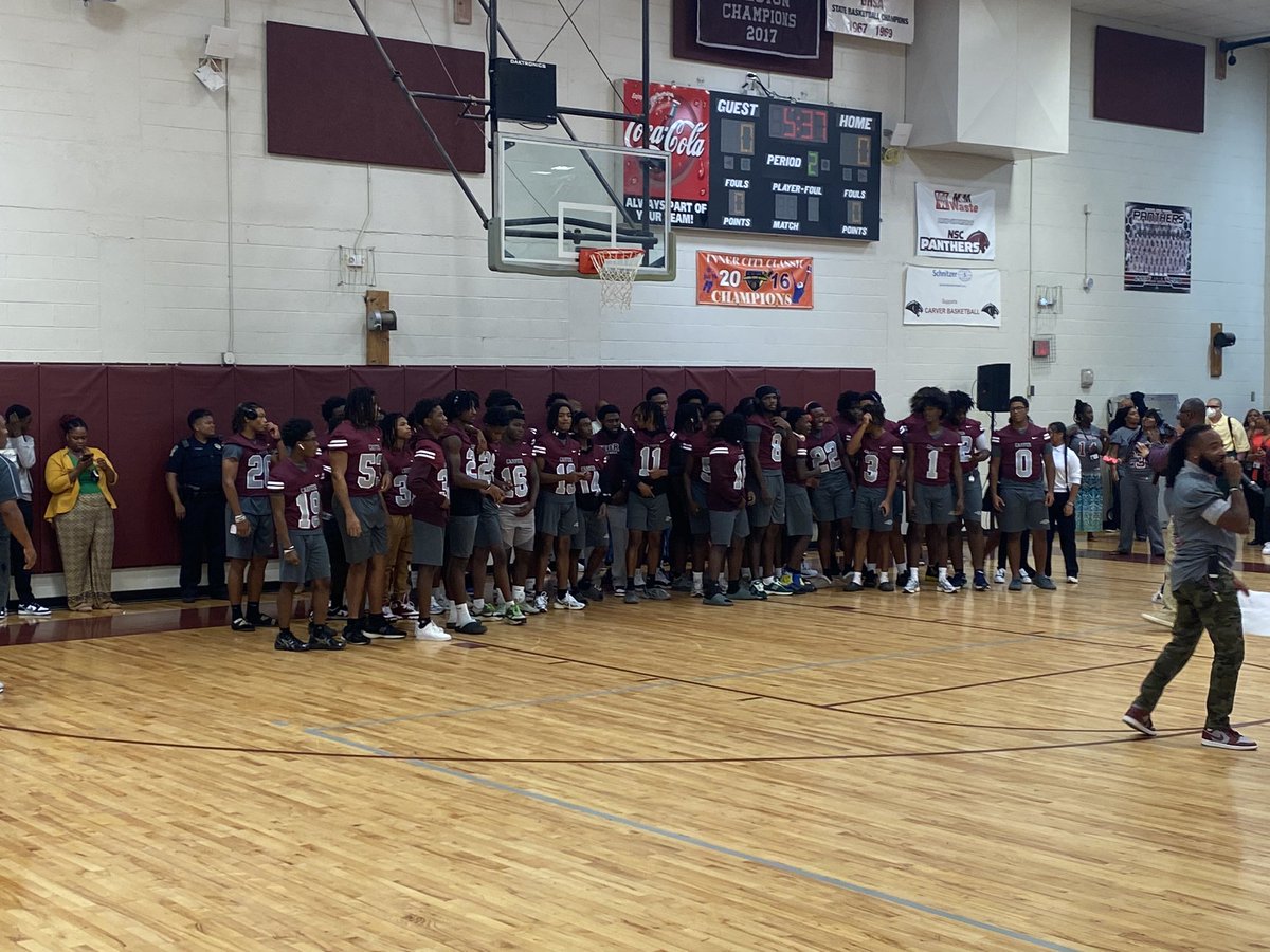 MsManago's tweet photo. Happening NOW @carverpbsa our 1st Pep Rally of the year 🎉🖤@PBS_Atlanta @apsupdate @moldingmindz @CarverAPMcGhee @PBSA_CEO https://t.co/wF1Vlezy0h