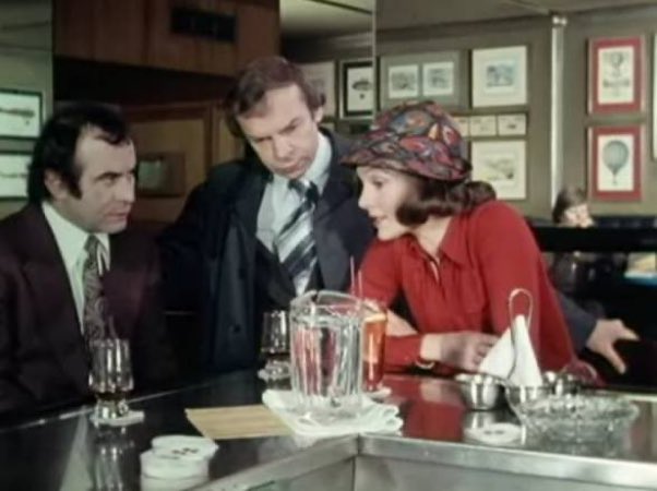 SaveRedlandLibr's tweet photo. 9:05pm TODAY on @TalkingPicsTV
From 1977, s3 Ep 8 of 📺 #VanDerValk "Dead on Arrival" directed by #TedChilds & written by #PatrickOBrian
Inspired by #NicolasFreeling’s "Van der Valk" detective novels📚
🌟#BarryFoster #JoannaDunham #NigelStock #BobHoskins #RichardDavies https://t.co/1bKc3lvLjN
