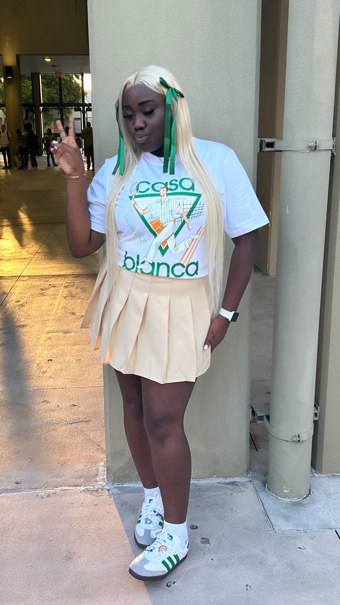 prettygurlltash's tweet image. #lastfirstday📗