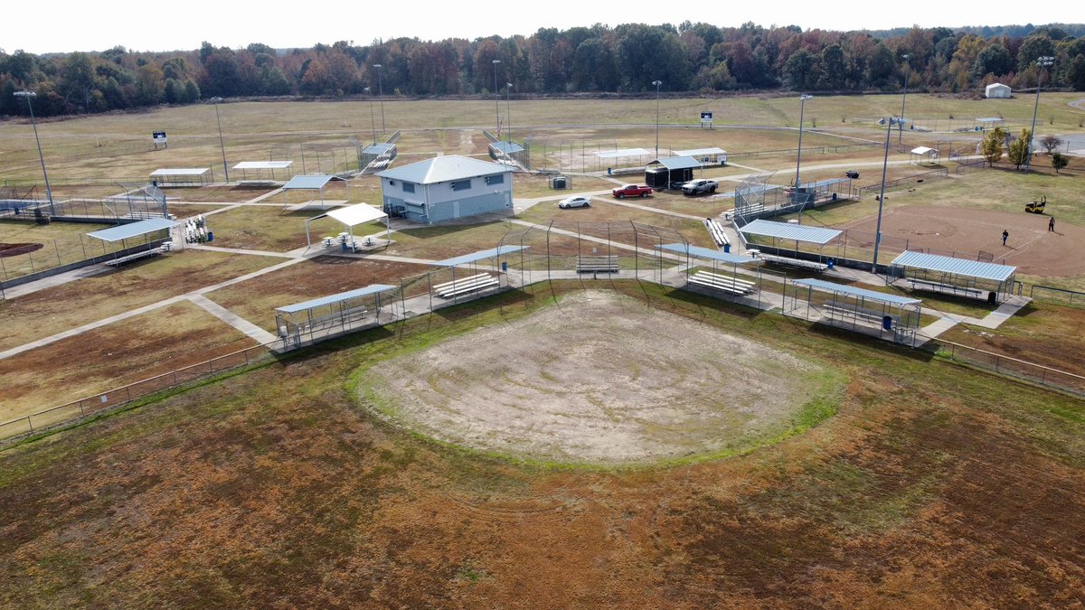 afsofar's tweet photo. Swipe to see where we started. 👀

We're gearing up for new projects this fall. Send us a message to yours added to the list! 

#beforeandafter #baseballfield #softballfield #athleticfieldservice https://t.co/1ShYUk5pgl