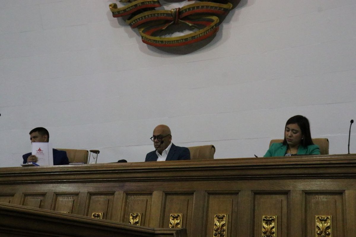#15Ago || Presidente de la AN, diputado Jorge Rodríguez: 

"En estos 4 años, está Asamblea Nacional ha renovado el cuerpo de Leyes y poderes públicos que se habían visto vencidos en sus periodos constitucionales".