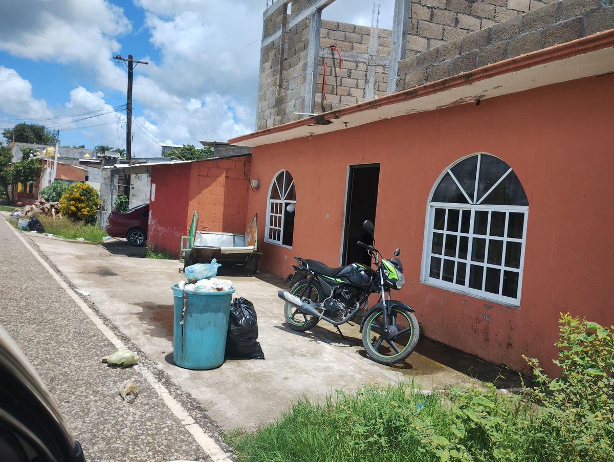 XEVATabasco's tweet image. ➡️ #DenunciaVA | Reportan que desde hace una semana no se recoge la basura en el poblado #Tucta, #Nacajuca; de acuerdo a habitantes, el camión entra a la comunidad pero no se lleva los desechos. Habitantes hacen el llamado urgente al ayuntamiento para que atienda el problema.