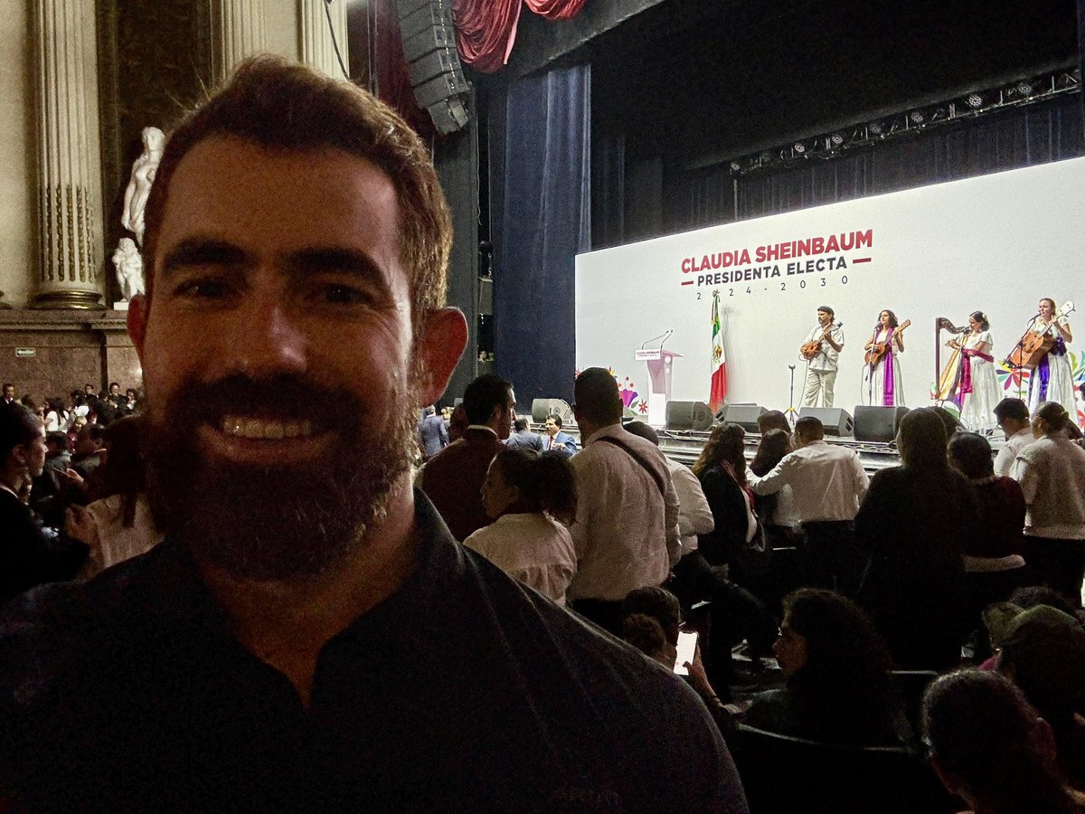 Mauricio Cantú (@cantumauricio) on Twitter photo Buenas tardes desde el #TeatroMetropolitan esperando a nuestra próxima presidenta <a href="/Claudiashein/">Claudia Sheinbaum Pardo</a> 💪
Aires de esperanza para nuestra Patria 🇲🇽 Buenas tardes desde el #TeatroMetropolitan esperando a nuestra próxima presidenta <a href="/Claudiashein/">Claudia Sheinbaum Pardo</a> 💪
Aires de esperanza para nuestra Patria 🇲🇽