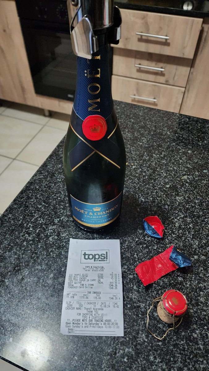 BossLady_TDK's tweet photo. @moet, is this fake, or have you rebranded??? It does not taste the same. 

Please respond asap! https://t.co/Cqna3kVQwR