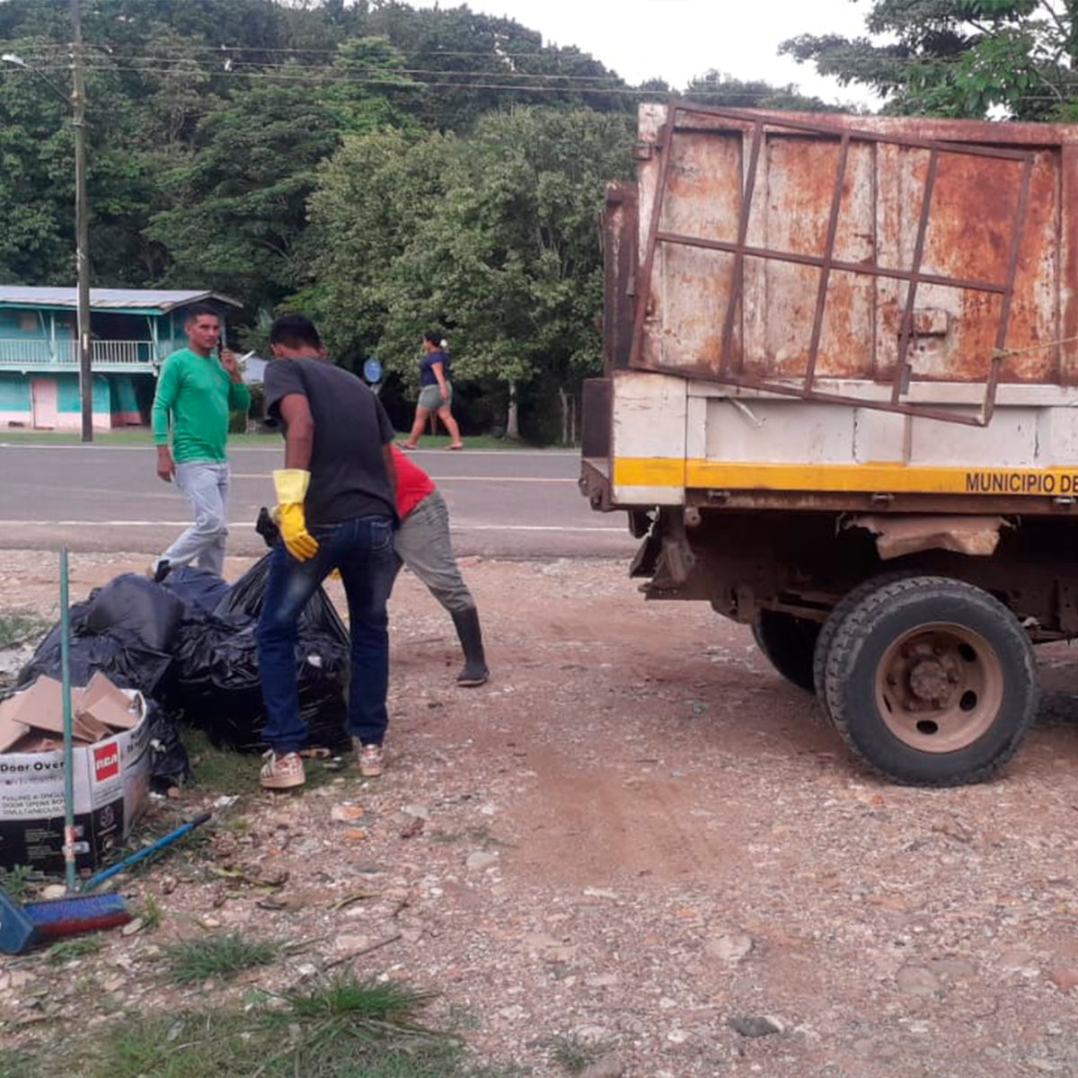 Trabajos de recolección de los desechos en el corregimiento de Metetí.
#ornatoyaseo 
#mupidarien