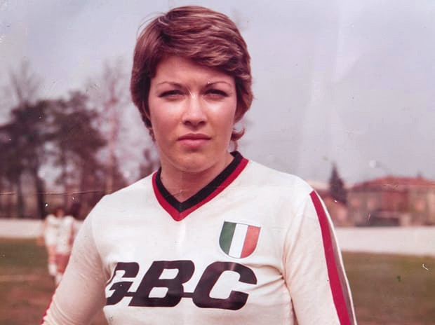 footyheritage's tweet photo. In 1984, Rose Reilly lifted the Mudialito, the spiritual predecessor to the Women's World Cup, with Italy.

Born and raised in Stewarton, Ayrshire, she remains the only Scottish person to have won the World Cup.

Her story is one of representation and resilience.

🧵👇 https://t.co/myk2u07nnu