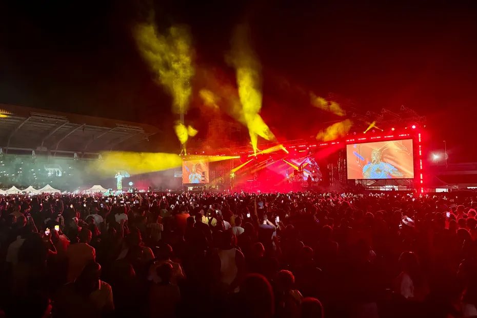 AkAuteville's tweet photo. Un concentré génial de talent, travail, et générosité. Un show mémorable intense. Le bonheur quoi!! . Merci @kalash972 https://t.co/PxdndQyOeb