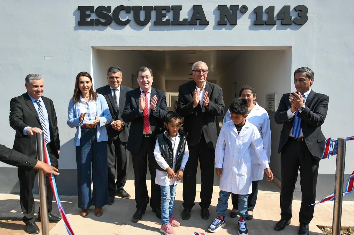 GZamoraSDE's tweet photo. #Hoy en la Localidad de Tres Varones, Departamento Copo, dejamos #inaugurada la refacción y ampliación de la #Escuela N° 1.143 y el nuevo edificio del #JardíndeInfantes N° 860.
También dejamos inauguradas #ViviendasSociales en la zona.
Muchas gracias a esa comunidad, por el cálido y afectuoso recibimiento!!