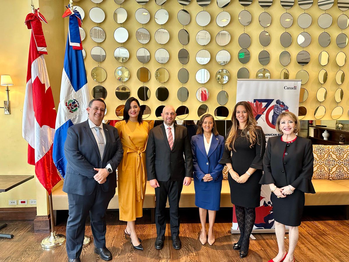 CanEmbDR's tweet photo. Assistant Deputy Minister of the Americas, Glen Linder, met with representatives of Canadian companies in the Dominican Republic, where he heard about their      businesses and the positive impact of Canadian investments in Dominican Republic. 🇨🇦🇩🇴 #70YearsofHistory https://t.co/RV0rYeWvJe