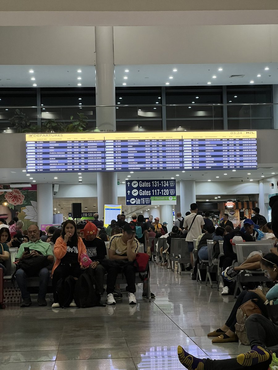 wilburryan's tweet image. ...where to go!!!... #bakasyon101 aga ng flight...jusko domestic flight sa pinas prang laging blockbuster tas TBA pa ang gate for boarding... #onlyinthephilippines