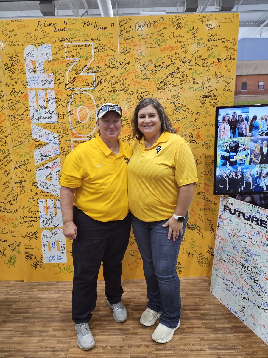 BVUAthletics's tweet photo. At the @IowaStateFair: @BVUSoftball Coach Tammy Utley and @BVUWBasketball Coach Kylee Boettcher! #FairFever #BeaversBuild https://t.co/cttgmK77v9