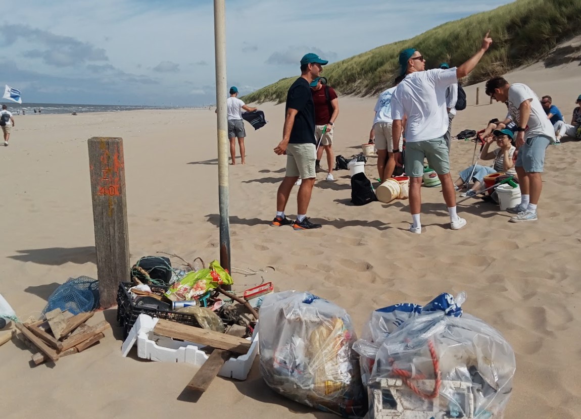 Lekjutter's tweet photo. #zwerfie van de dag. @ #beachcleanuptour
#StichtingdeNoordzee heeft in 15 dagen met 1977 vrijwilligers de hele Nederlandse kust schoongemaakt.
Bij elkaar 5.103 Kg afval en 70.181 sigarettenpeuken. https://t.co/Ps72HLiz2Z