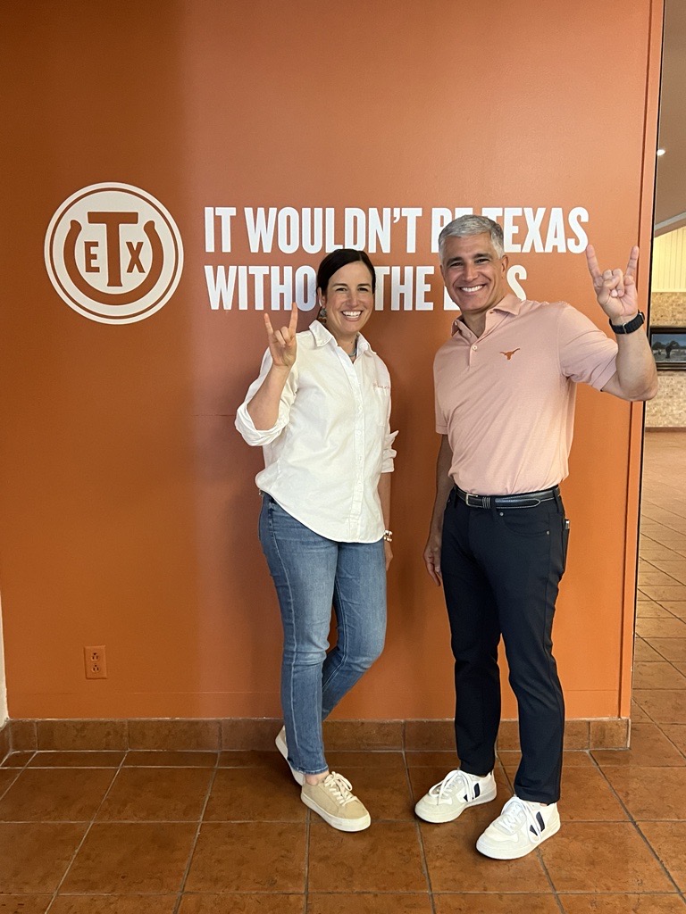 TexasExes's tweet photo. The first episode of our new Texas Exes podcast, Hello Longhorn, is finally here! Did you know Vonlane was founded by a Longhorn? Alex Danza, BBA, MPA ’96, Life Member, founder and CEO of Vonlane, is our first guest on Hello Longhorn. Listen now at https://t.co/tOo4XSw5eZ 🤘 https://t.co/mDYN6Up8h0
