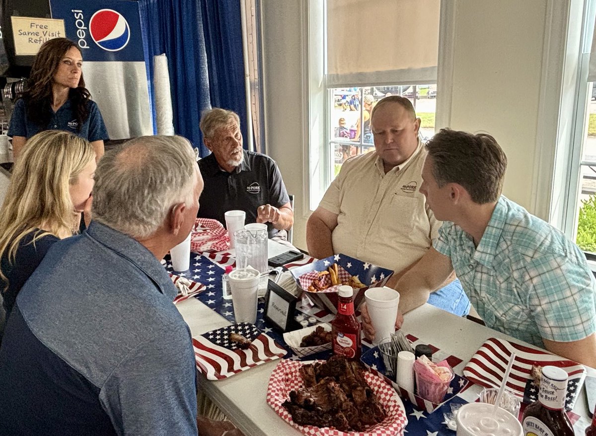 HawleyMO's tweet photo. Thanks for having me Missouri Pork Association! https://t.co/jRwr6h5s7A