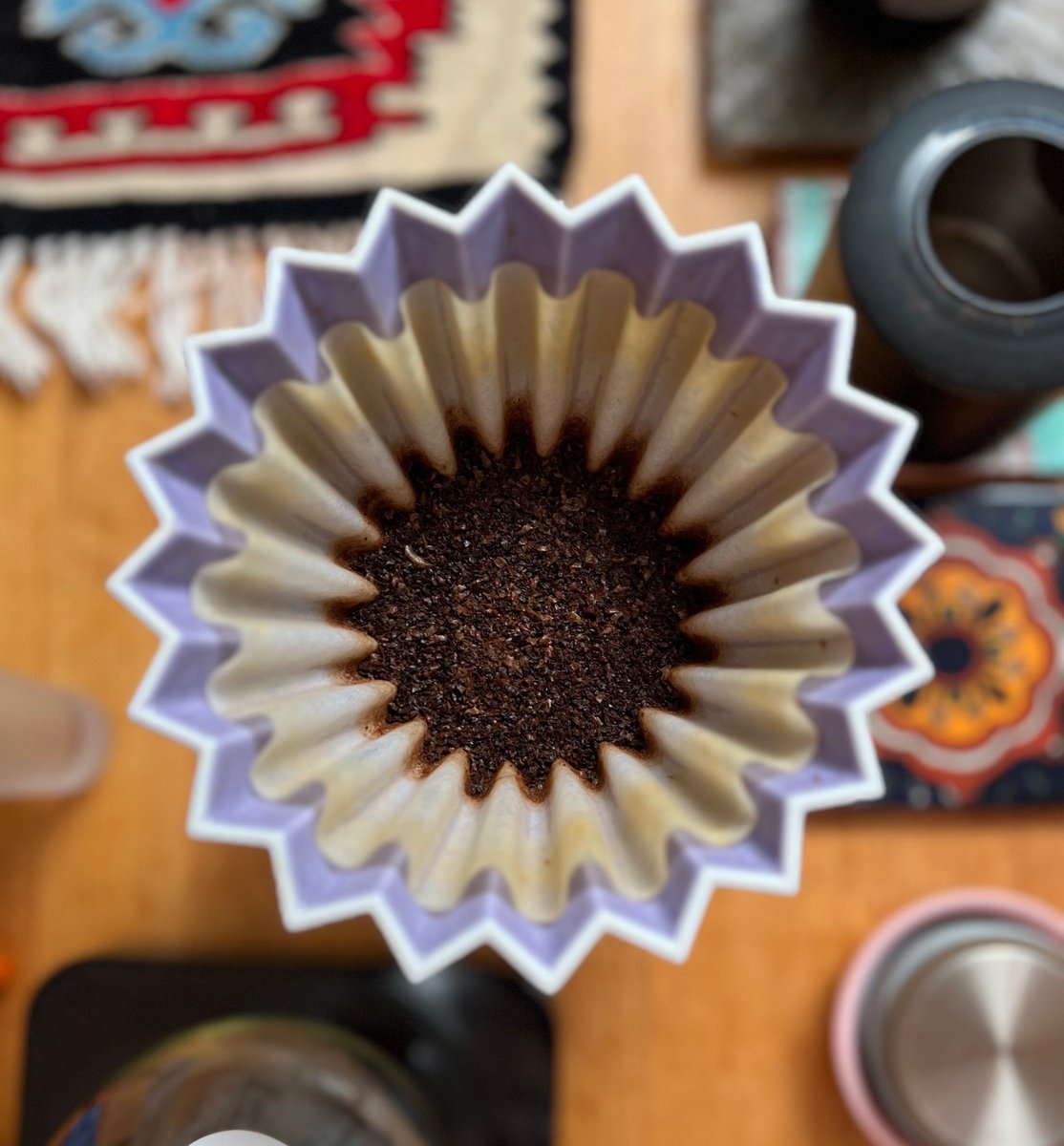 The spotlight is on! 🗣 Brewing a coffee is like creating art- the careful pour, exact measurements, and beautiful product.