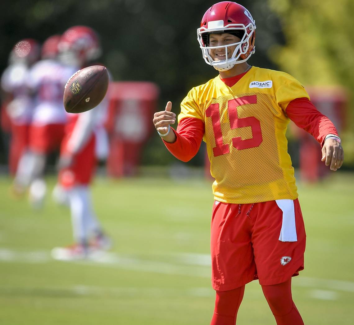 AllChiefdUp's tweet photo. #Chiefs camp 2024 is a wrap, 6 observations!
-Mahomes lit up #ChiefCamp almost every single day
-Pacheco & Carson Steele should make a HELLACIOUS combo
-WR room is better than last year & a BIG NAME will get cut
-No corner really took the reigns for that CB2 gig
-OL/DL line depth may be an issue
-Justyn Ross is a camp LEGEND
#ChiefsKingdom