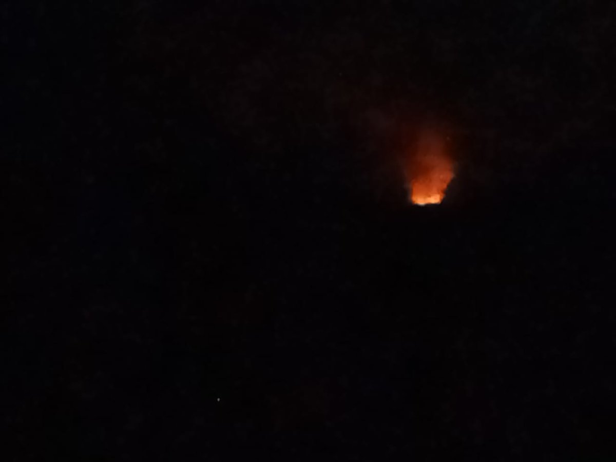 PwcRo's tweet photo. BREAKING!!

Maungdaw downtown Rohingya area — has been burning since 7:30 PM local time. It has been under the full control of the Arakan Army (AA) since this morning. No Myanmar military forces have been present in the downtown area since last night.
#saveRohingya
#StopGenocide https://t.co/cRGf6JhsQq