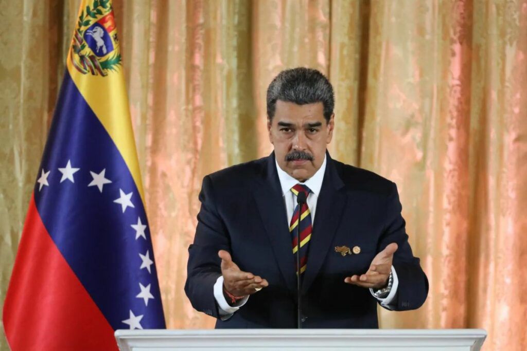 polianalitica's tweet photo. 🔴 Indira Urbaneja a Maduro: ¿Vamos a seguir permitiendo que la enferma de María Corina y su legión de bots sigan vertiendo odio contra nosotros?

🗣️ Yo le di mi voto a Nicolás Maduro para que pusiera orden. Ponga mano dura o tendremos que tomar la justicia por nuestras manos, sentenció.