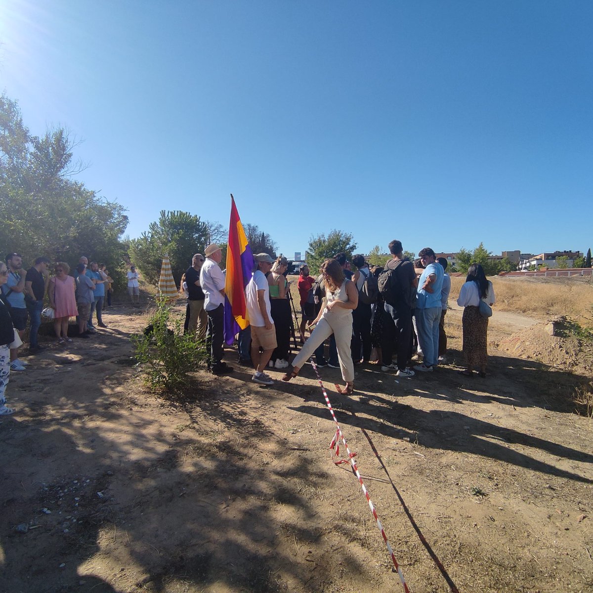 ElSud's tweet image. Yesterday I was at the press conference given by the State Secretary for Territorial Policy and Democratic Memory at the site that we believe to be the mass grave of the #InternationalBrigaders in #Montecarmelo #Madrid europapress.es/madrid/noticia…