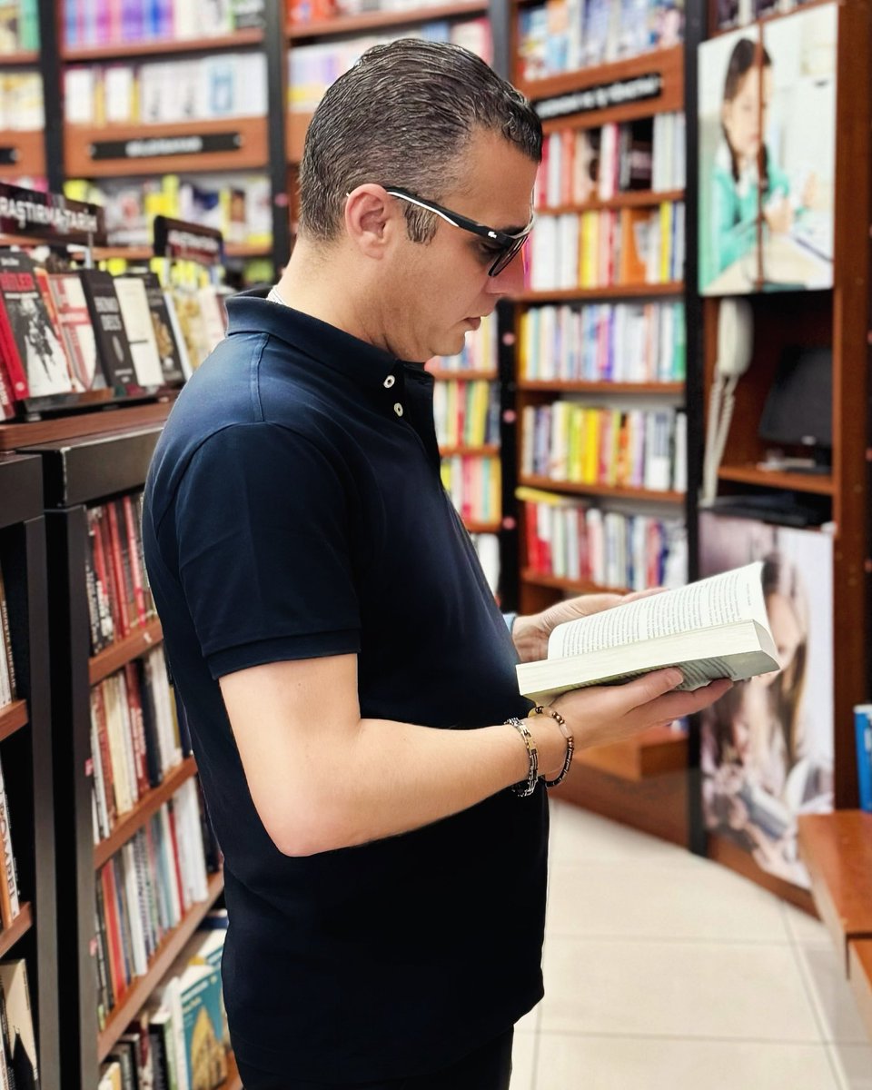 Herkes merak ediyormuş.Wattpad kullanmadığı halde kim bu wattpad savunucusu diye.Wattpad kullanmıyorum ama kitap okuyorum arkadaşlar.Yarın yapılacak toplantıdan sonra wattpad’in haftaya erişime açılacağına inanıyorum.Destek ve paylaşımlara devam edelim. Birlikte