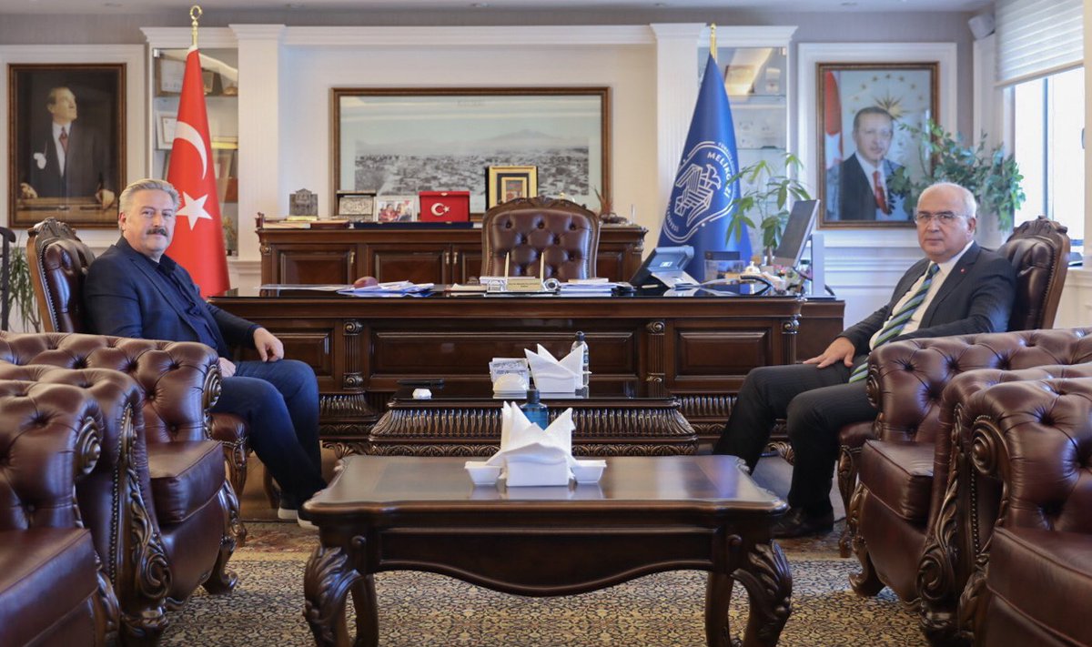 DrPalancioglu's tweet photo. Melikgazi Kaymakamlığı görevine atanan Sayın Sedat Sırrı Arısoy belediyemize iadei ziyarette bulundular.

Kıymetli Kaymakamımıza nazik ziyaretleri için teşekkür eder; yeni görevlerinde başarılar dilerim. https://t.co/exB8TKDig8
