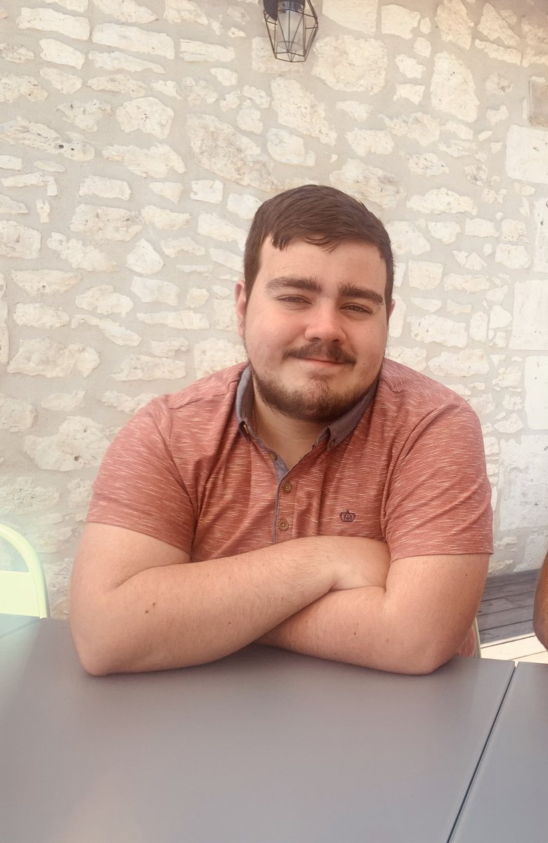 CBPSHead's tweet image. Thank you so much to all @driffieldsch who have supported and guided this young man for the last 7 years. We are so grateful and proud that his three As has secured him his first choice place studying History @durham_uni