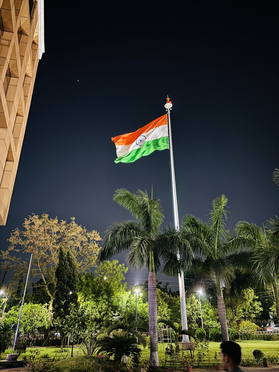 Badri_sb's tweet photo. At the stroke of the midnight hour, when the world sleeps, India will awake to life and freedom. #HappyIndependenceDay2024 #Happy_Independence_Day https://t.co/duRJgmJc6X