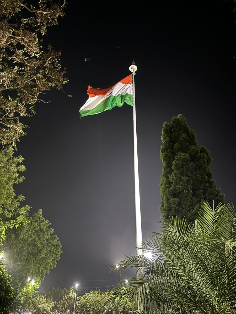 Badri_sb's tweet photo. At the stroke of the midnight hour, when the world sleeps, India will awake to life and freedom. #HappyIndependenceDay2024 #Happy_Independence_Day https://t.co/duRJgmJc6X