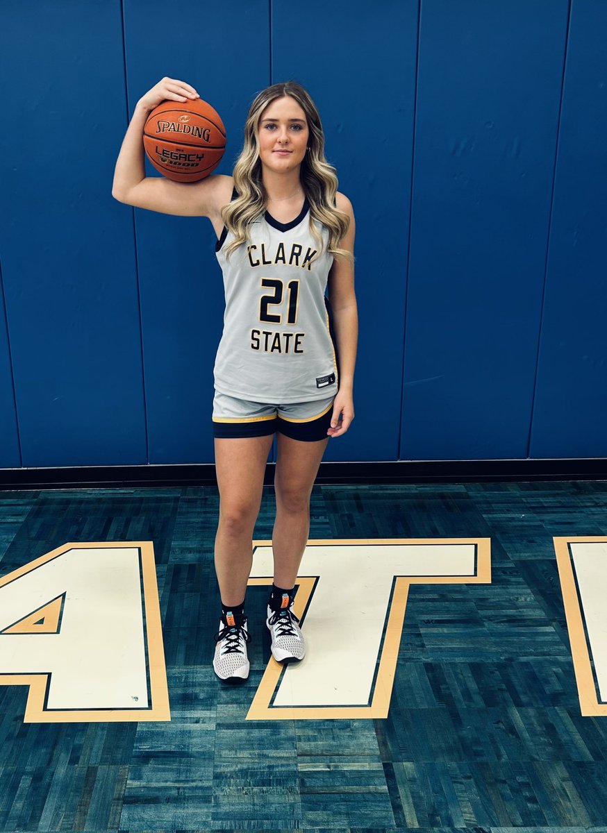 Happy Birthday to sophomore forward
<a href="/megan21bailey/">Megan Bailey</a>! 🎉🎉🎉