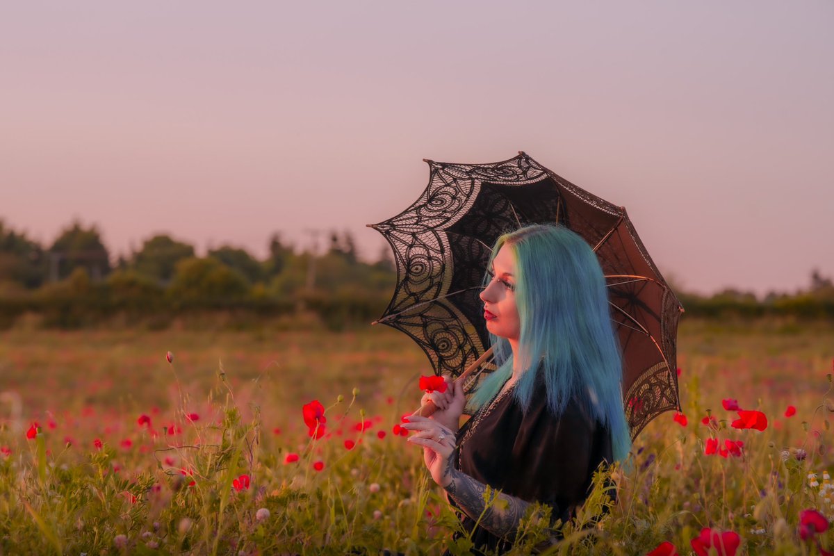 firstadekit's tweet photo. Back to sharing something from the golden hour sunset shoot back in June.
In frame: @PeachyBumBoo and @ravenbl65259033
#poppyfields #poppy #summerfun #summerhat #summer #summershoot #model #modelday #photo https://t.co/GNvVsbgJEq