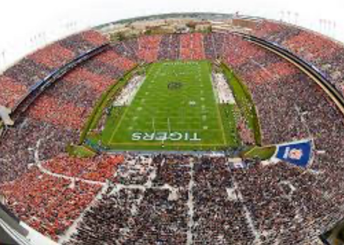 After a great conversation from <a href="/B_Aigamaua/">Ben Aigamaua</a> I am blessed to announce I have received an offer from <a href="/AuburnFootball/">Auburn Football</a> #WarEagle